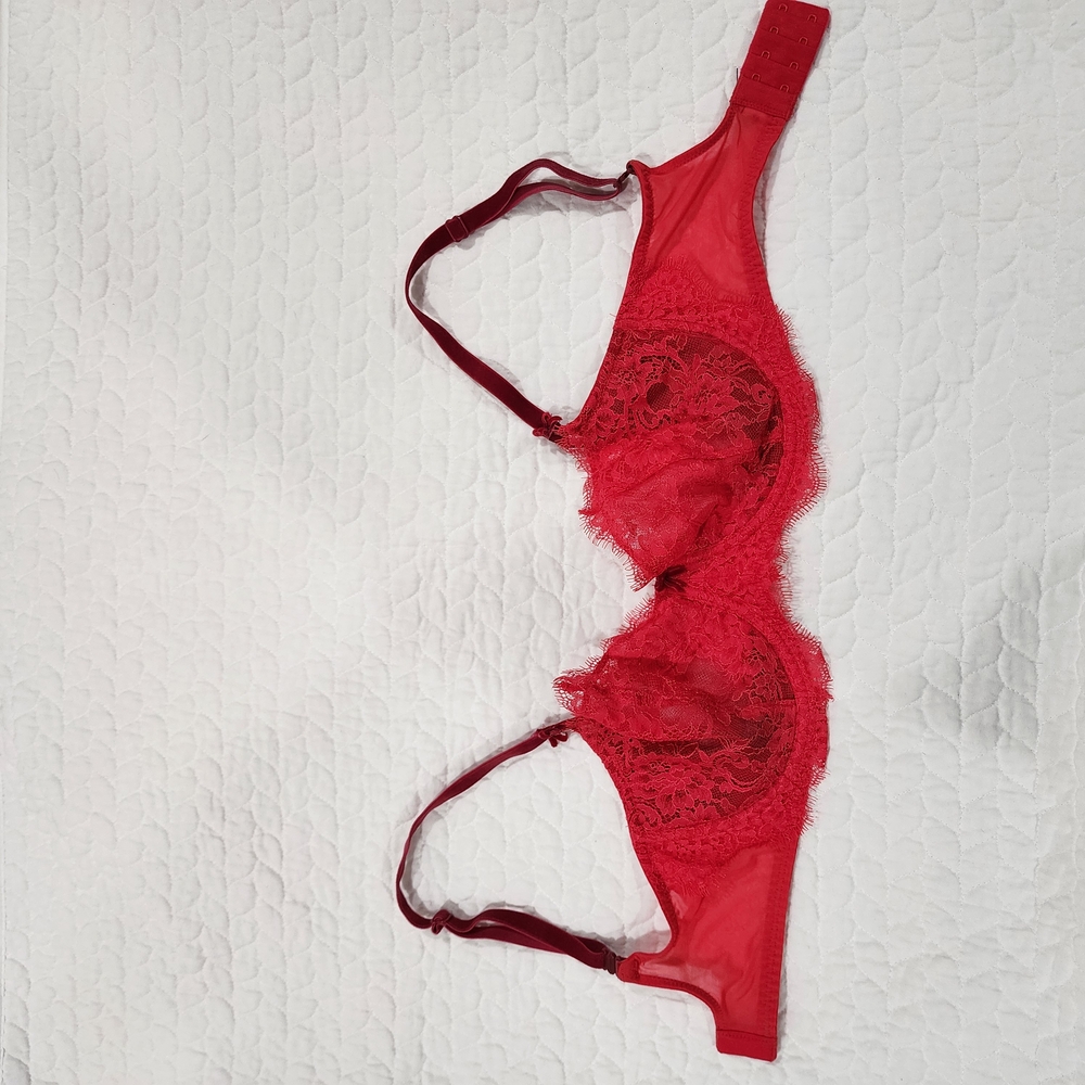 Victoria's Secret Red T-Shirt Bra with Molded Cups